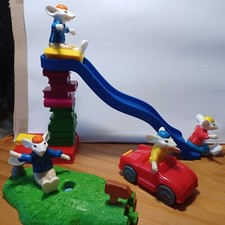 Jouet mcdonald's 2003 STUART LITTLE - LE TOBOGAN + VOITURE