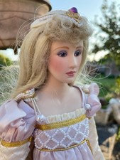 MAGNIFIQUE POUPEE EN