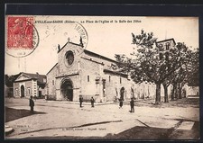 CPA Neuville-sur-Saône, La Place de l´église et la Salle des Fêtes 