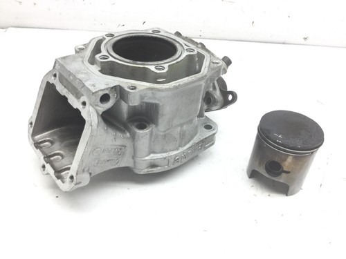 Cylindre piston avec - et,