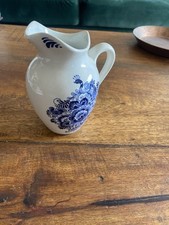 Ancien pichet en faïence de Delft signé – Décor floral bleu cobalt – Hauteur 17