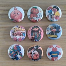 Lot de 9 badges Les Crados