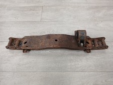 Traverse de châssis sous pont