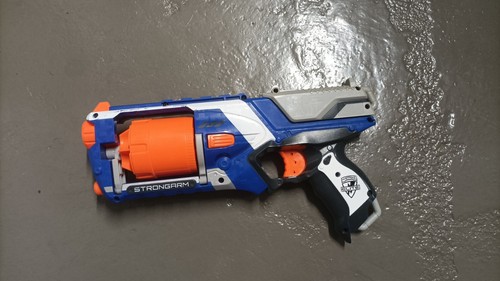 Pistolet nerf elite strike - pistolet,