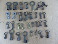 Lot de 33 anciennes clés clefs cadenas coffre longueur 2,5 cm a 5,5 cm lot 14