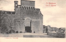 ITALIE S GIMIGNANO PORTA S GIOVANNI