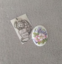 Petit médaillon / plaque 42 mm en porcelaine décor floral Limoges France (b)