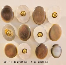 Lot de 12 Boutons Nacre  Tres anciens (voir attache)     11x27mm  , 1x22 mm .