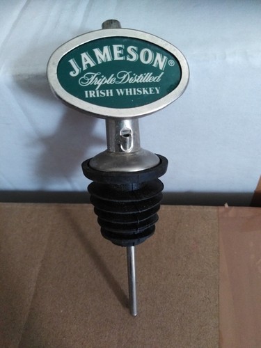 Pissette bec verseur - , whisky