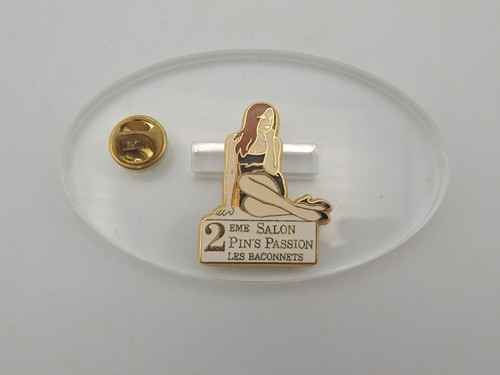 Pin femme sexy 2eme salon - pin's,