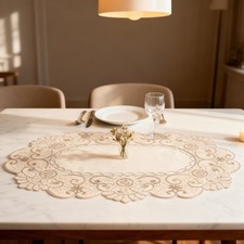 Nappe blanche ovale
