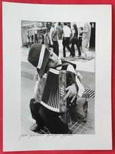 Photographie de Daniel FLORES  Bueno Aires Argentine "Enfant à l'Accordéon"