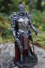 766.7636 SOLDAT FIGURINE MEDIEVAL TEMPLIER  CHEVALIER  NOIR  MOYEN  AGE 19 CM