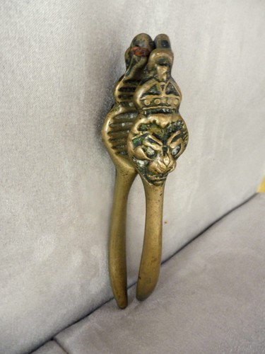 Ancien casse noix - noisette, en
