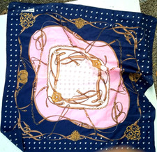 Beau Foulard carré Marc Laury