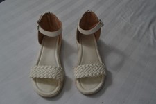 2 paires de chaussures