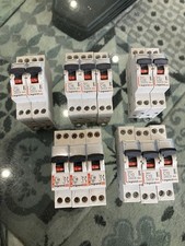 Lot De 13 Disjoncteurs