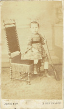 CDV  Ca 1865 Portrait Enfant à la  carabine jouet par photogr. Jamin & Cie Paris
