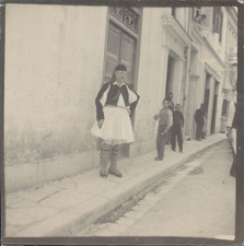 Grèce, Homme en habits militaire, ca.1905, Vintage citrate print Vintage citrate