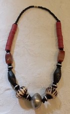 Collier ethnique  perles rondelles agates bois resine metal B79