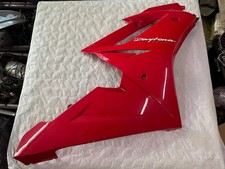 CARENAGE DROIT - TRIUMPH 675
