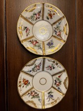 Deux soucoupes porcelaine peintes à décor floral XIX°