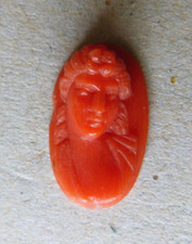 Petit camée en corail femme