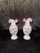 Paire de vases en opaline rose