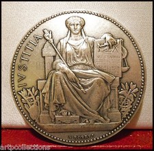 La JUSTICE MEDAILLE artistique