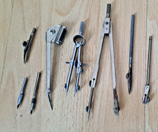 lot de compas et de piéces