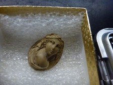 tout petit buste à l'antique, la déesse Flora,pierre de lave 19ème,H 2cm,P 3,17g