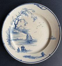 Assiette Terre de Fer de Gien, modèle Marines, médaille d’or, 1880-1900.