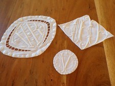 Lot de 3 Monogrammes brodés