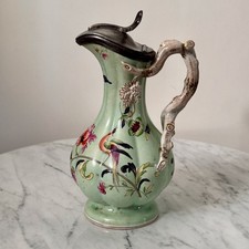 Aiguière en faïence fine