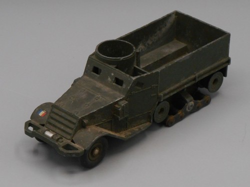 Véhicule militaire half - militaire, half-track