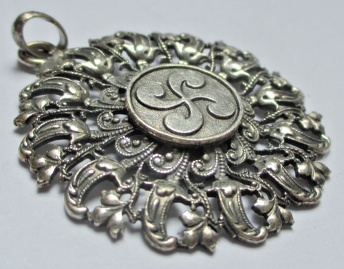 Ancien pendentif argenté art