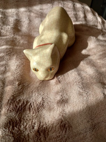 Belle statuette chat couché - belle,