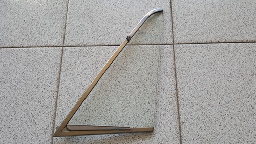Vitre déflecteur avant gauche - déflecteur,