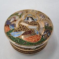 Boîte bonbonnière porcelaine Satsuma à décor scènes traditionnelles Japon XXème