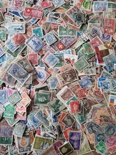 LOT DE 1300 TIMBRES MONDE .