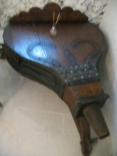 ancien soufflet de forge en table de salon belle finition cire pieds bois massif