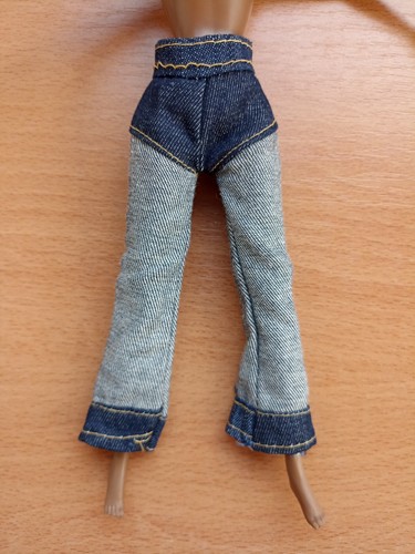 Barbie poupée jean - ou,