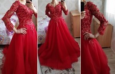 Robe princesse mariage rouge tulle à traine, buste à fleurs, perles. Taille 36