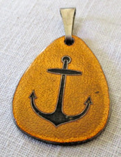 Ancien pendentif Breton argenté ancre noir émaux cloisonné  bijou vintage 2280