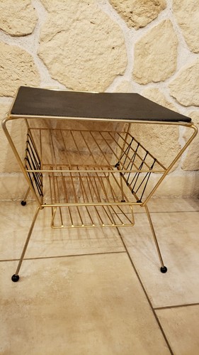Table basse avec porte revues