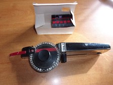 Machine COREOR étiquettes gaufrage plastifié chiffres lettres + rubans Manuelle