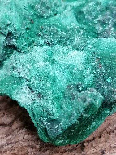 Malachite fibreuse - , –