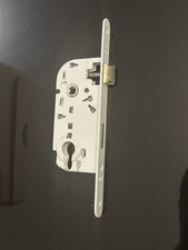 Serrure à encastrer pour cylindre