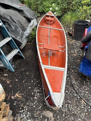 Canoe with aluminum seats - with,