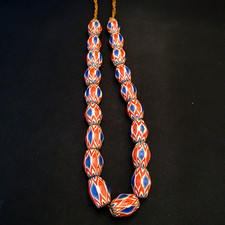 Anciennes perles chevron en verre bleu africain d'inspiration vénitienne 18 m...